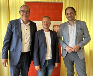 Thomas Zöller MdL am 21.06.2024 mit Vorstandsvorsitzendem Michael Trummer und Bernhard Heinisch MdL in der Caritas Amberg-Sulzbach